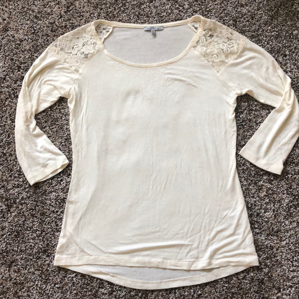 ⚠️Lace shoulder shirt